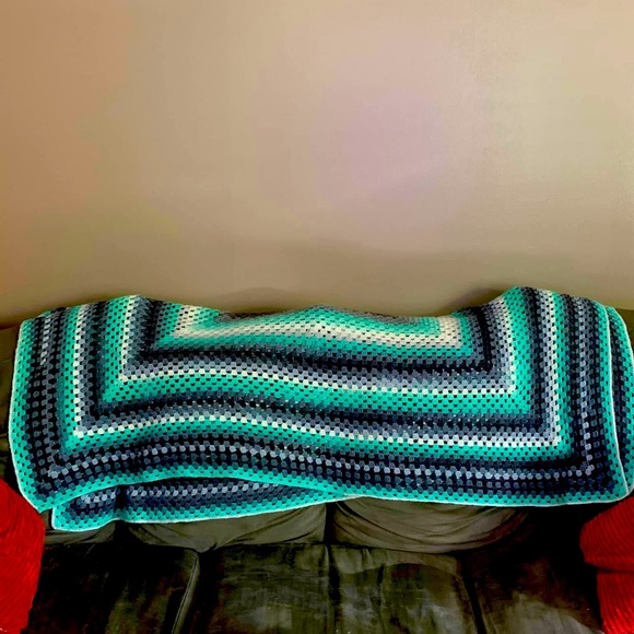 Handmade blanket - Picture 2 of 2